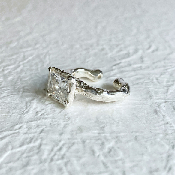 ギラギラ輝く石付きイヤーカフ【Melty/CZ ear cuff(sv)＜square6mm CZ＞】 2枚目の画像