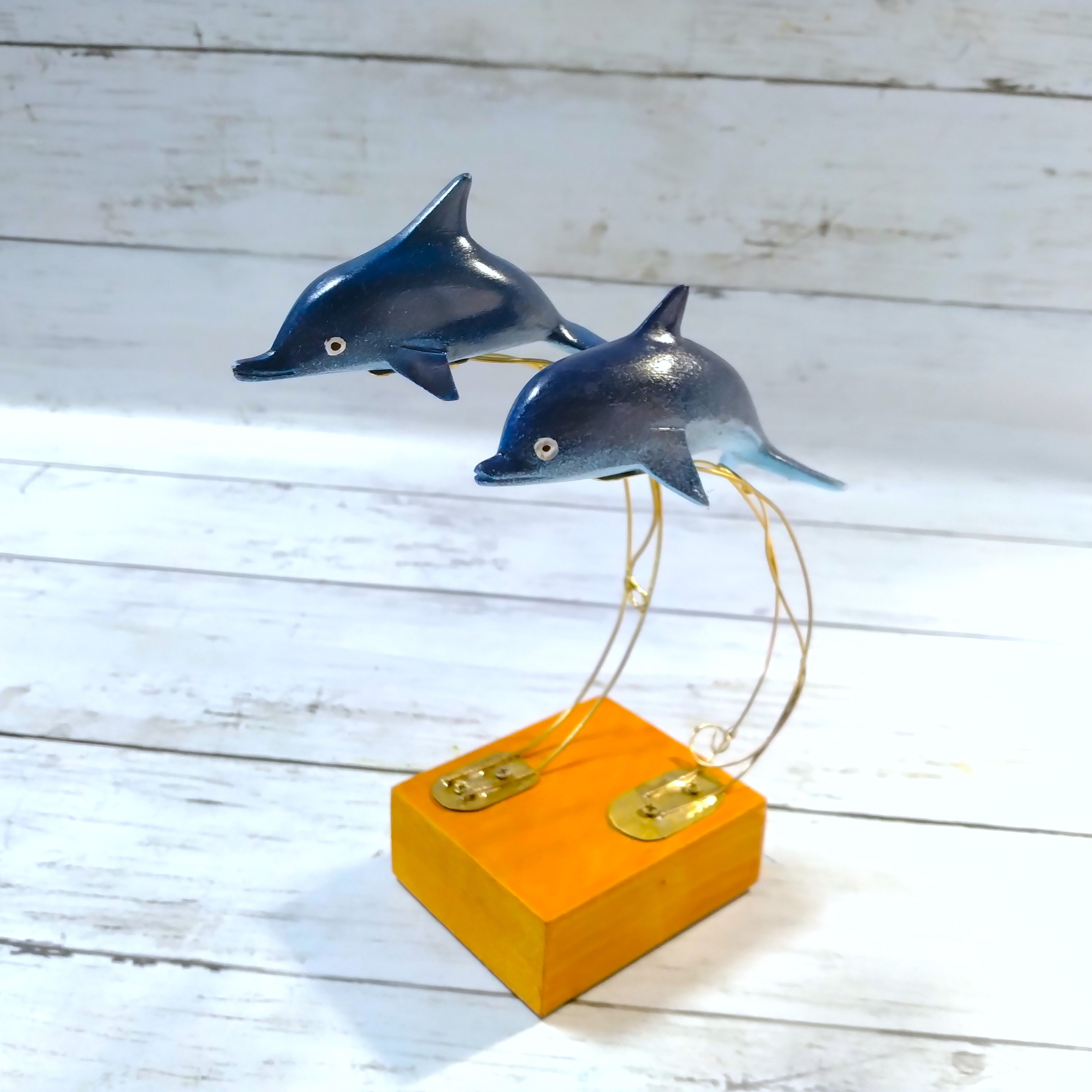 木のイルカ・蒼いイルカたち