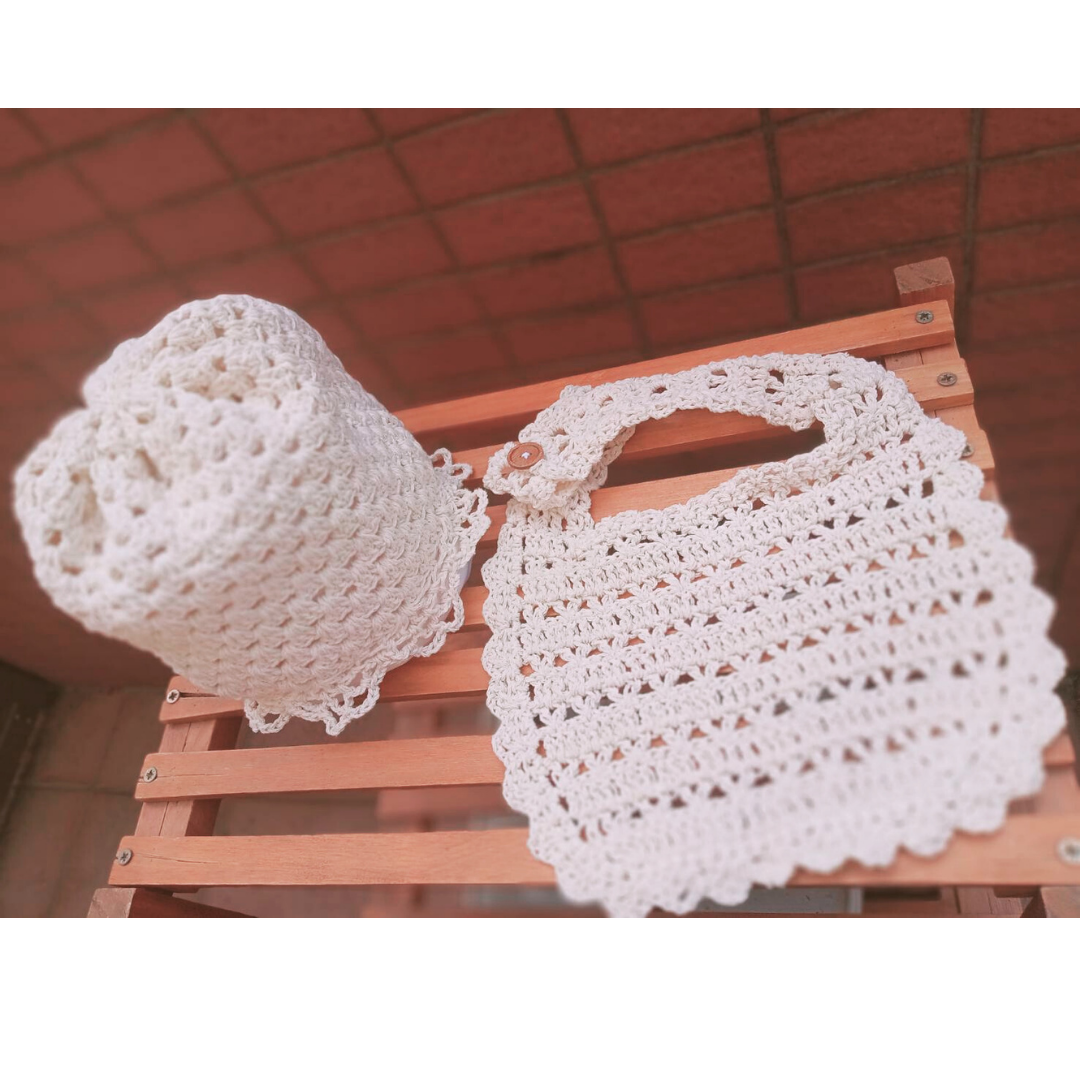 ふんわり帽子とスタイのセット