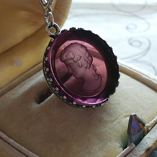 ヴィンテージグレープのネックレス