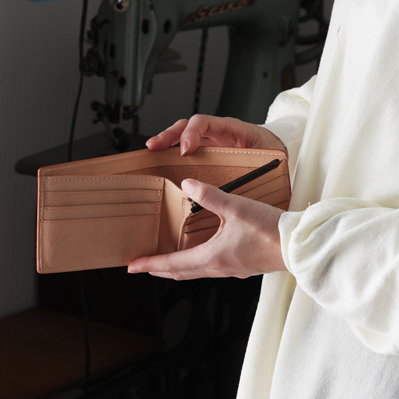 本革 シンプルハーフウォレット 二つ折り財布 ヌメ革 レディース メンズにも 男女兼用 ヌメ革 コンパクト W-342 4枚目の画像