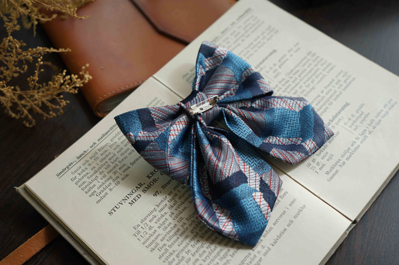 古董領帶改製手工領結-蔚藍海岸-學院風雙層領結別針 第5張的照片