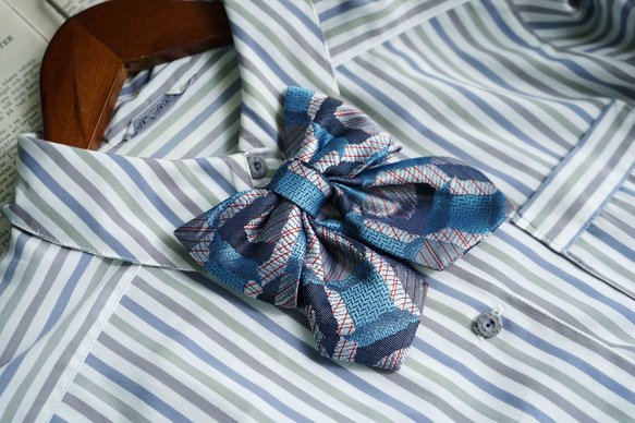 古董領帶改製手工領結-蔚藍海岸-學院風雙層領結別針 第2張的照片