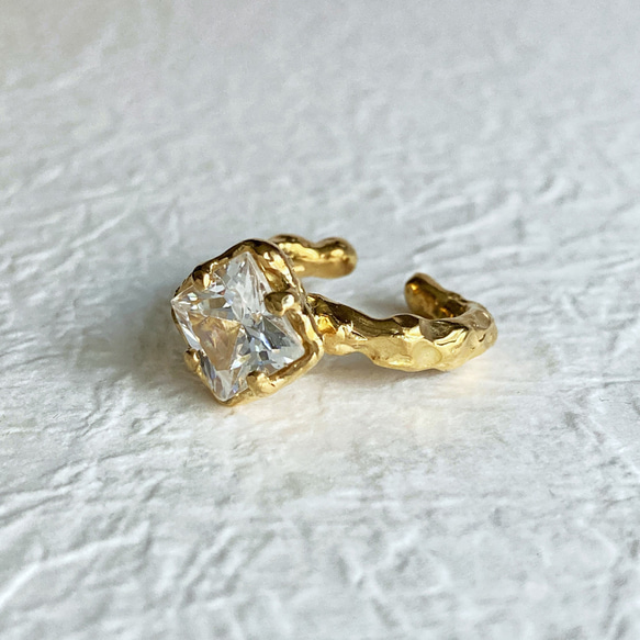 ギラギラ輝く石付きイヤーカフ【Melty/CZ ear cuff(gd)＜square7mm CZ＞】 2枚目の画像