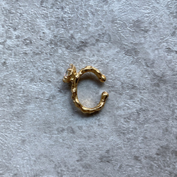 ギラギラ輝く石付きイヤーカフ【Melty/CZ ear cuff(gd)＜round6mm CZ＞】 4枚目の画像