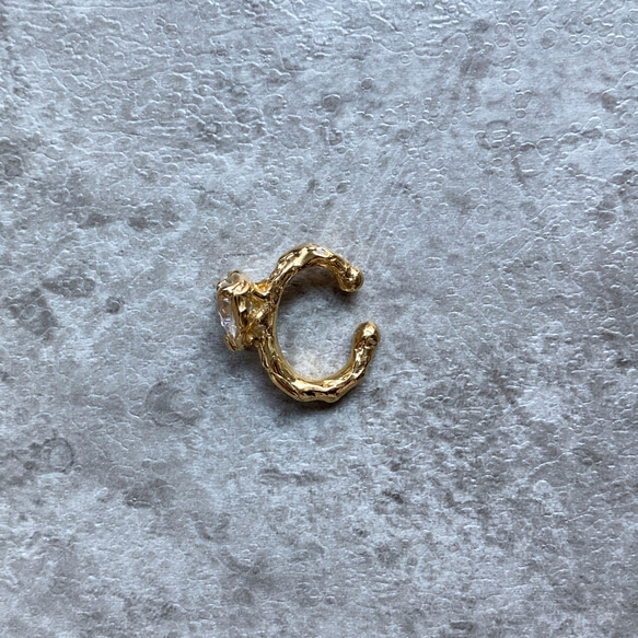 ギラギラ輝く石付きイヤーカフ【Melty/CZ ear cuff(gd)＜heart7mm CZ＞】 4枚目の画像