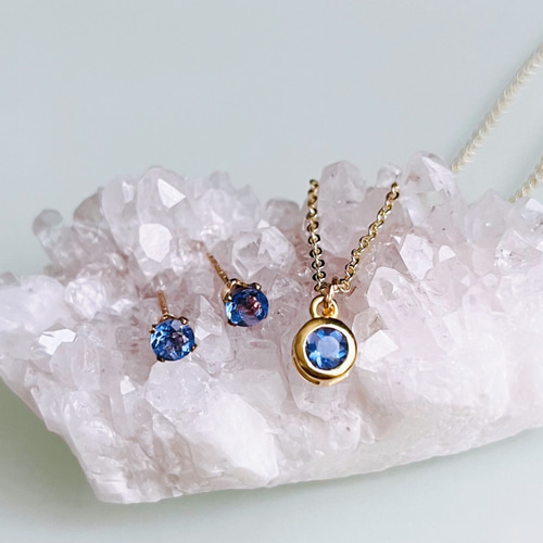 カラーチェンジフローライトの紫陽花ピアス サージカルステンレス  