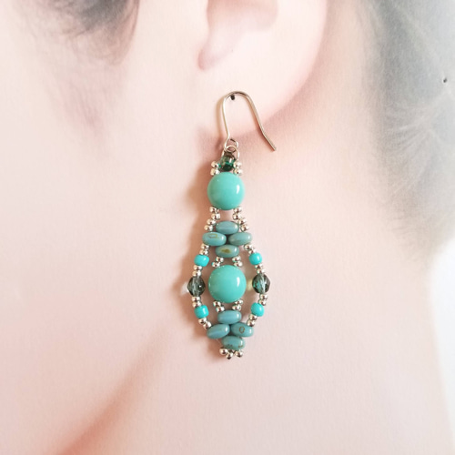 ターコイズのエキゾチックなピアス又はイヤリング ピアス（フック  