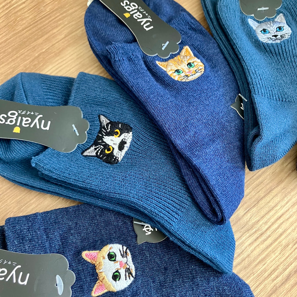 剩下 1 套 ☆ 5雙裝 光芒四射的藍貓刺繡襪 第2張的照片