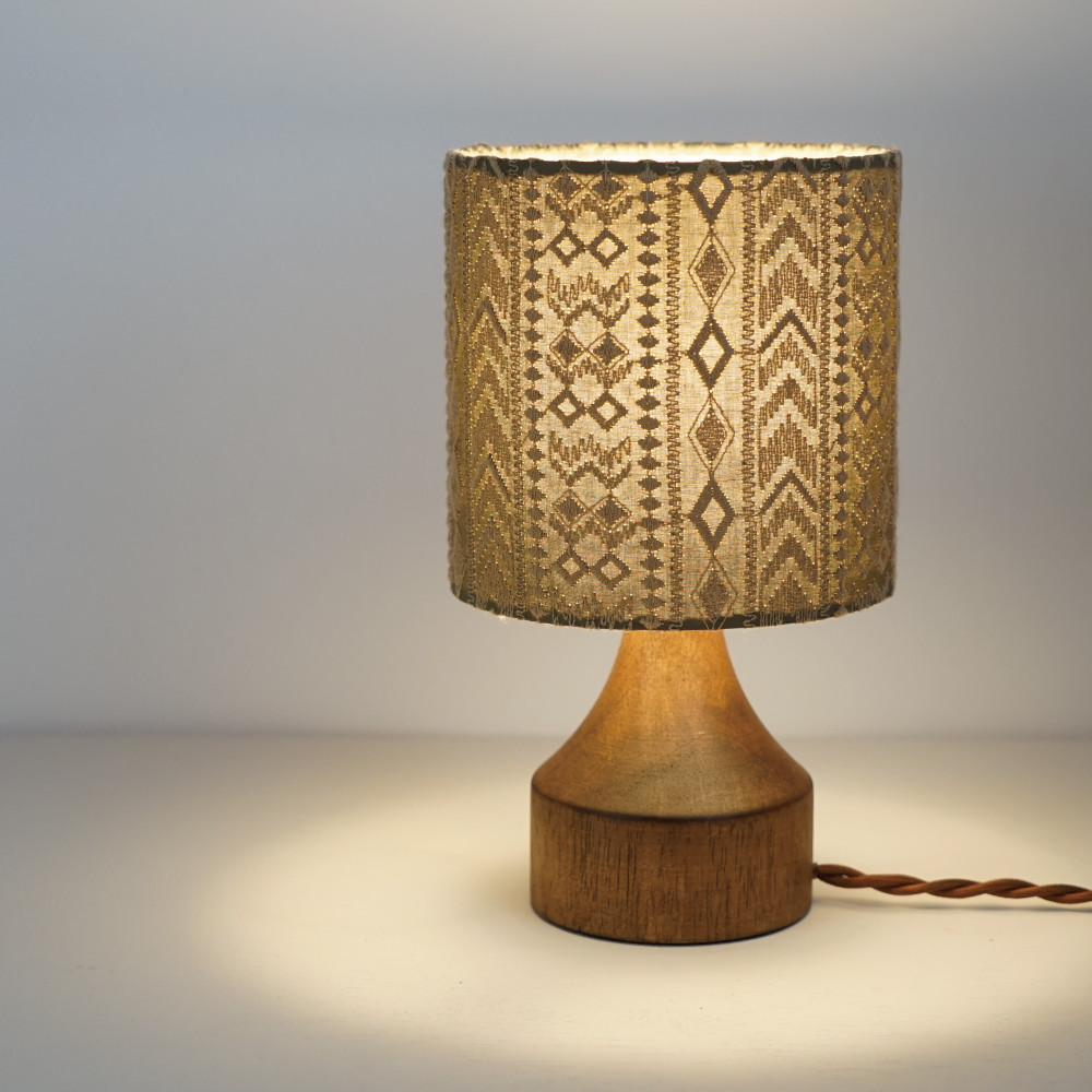 ◆HappyLamp◆Sサイズ/刺繍/ニット網のような/スタンドランプ/ 8,610円