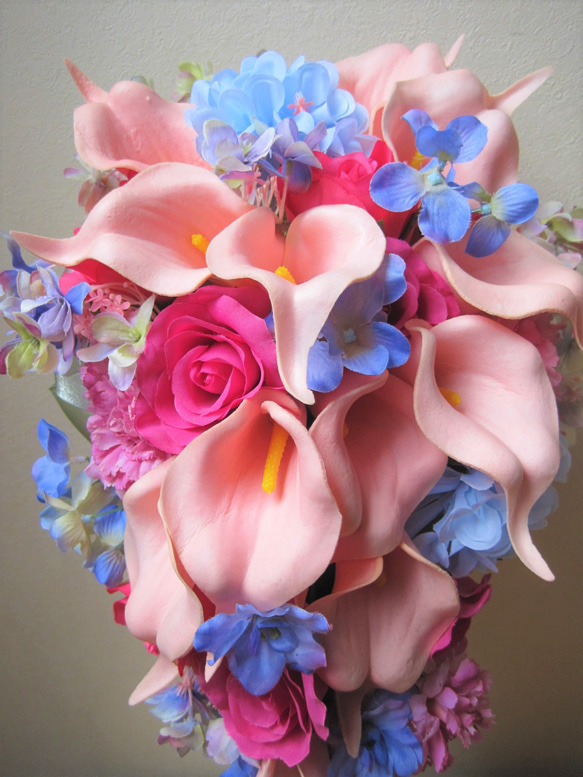 カラーとあじさいのキャスケードブーケ♪ブートニア付き♪生花みたいに綺麗な造花です♪高品質なのに安い 2枚目の画像