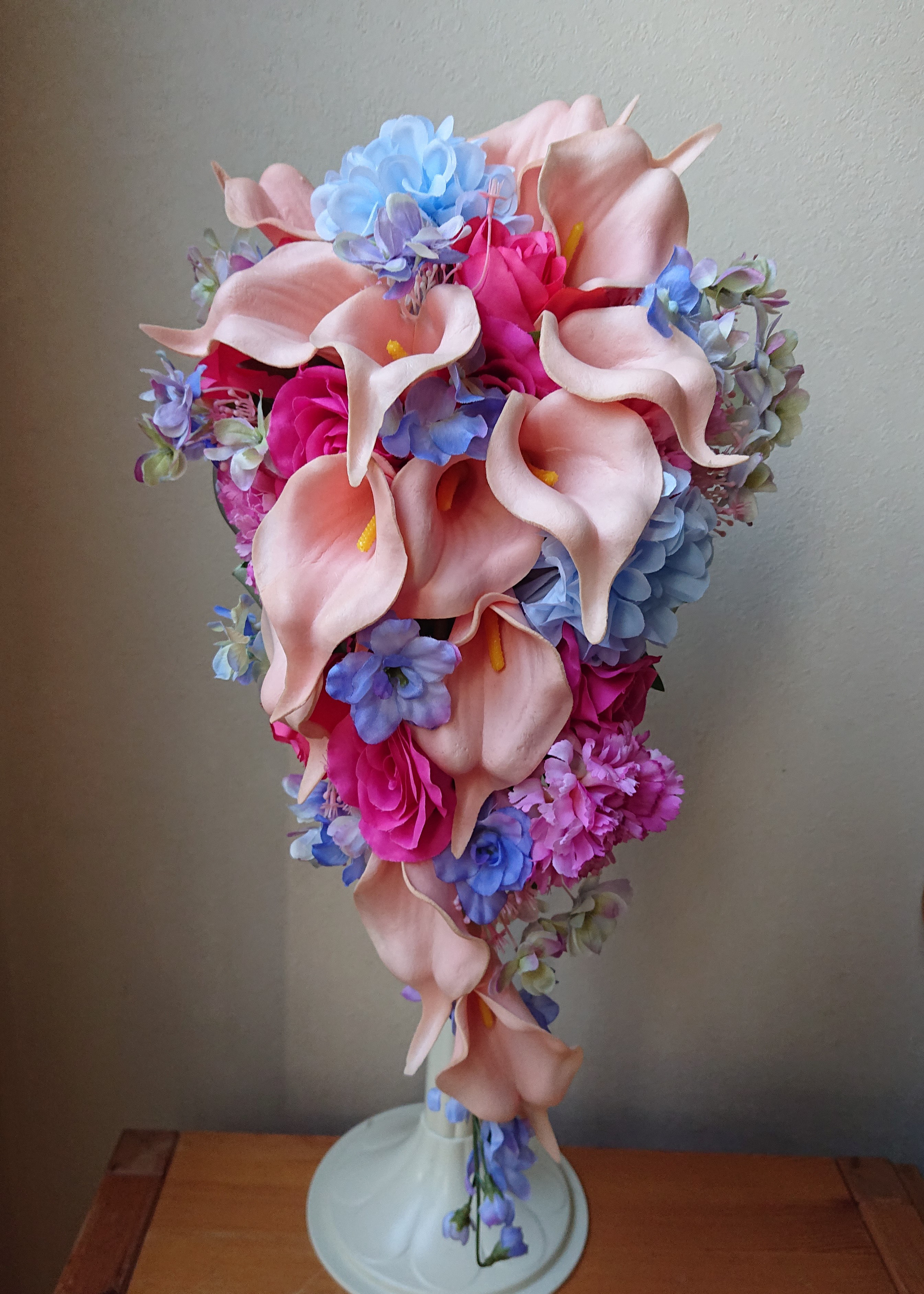 カラーとあじさいのキャスケードブーケ♪ブートニア付き♪生花みたいに綺麗な造花です♪高品質なのに安い