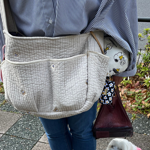 ヌビ生地 犬用スリングバッグ(クマさん刺繍) おもちゃ・ペット