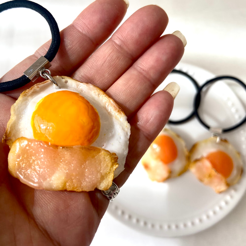 リニューアル！ベーコンエッグ ヘアゴム 食品サンプル リアル 大人