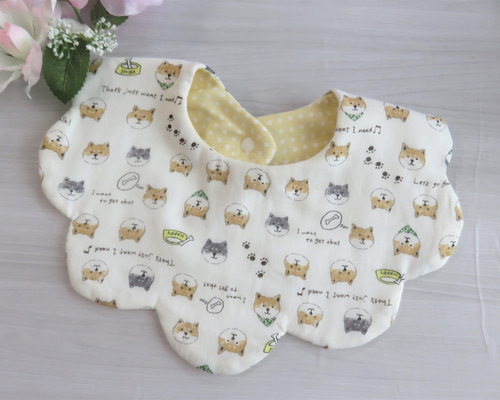 再14販*ふわふわお花のスタイ*柴犬*しばいぬ スタイ・よだれかけ  