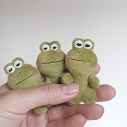【現貨販售】青蛙 手工泰迪熊 絨毛玩偶 玩偶 原創玩偶 娃娃 小抱偶 第3張的照片
