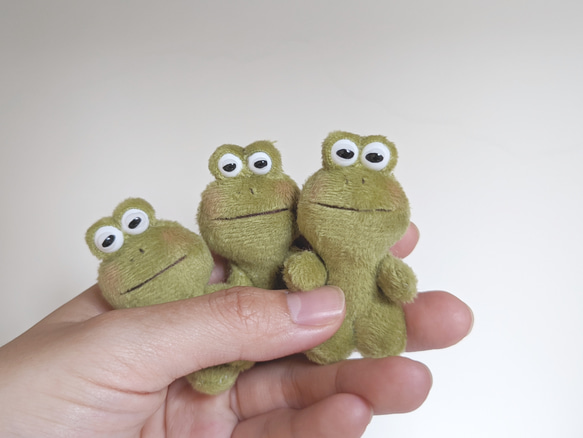 【現貨販售】青蛙 手工泰迪熊 絨毛玩偶 玩偶 原創玩偶 娃娃 小抱偶 第3張的照片