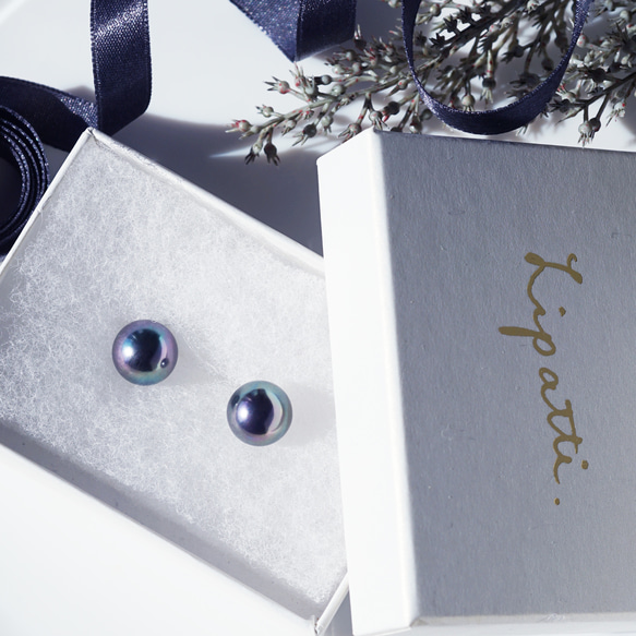 大粒★極上の照り、ピーコックブラック貝パール10mmのスタッドピアス・イヤリング可　～黒揚羽 5枚目の画像