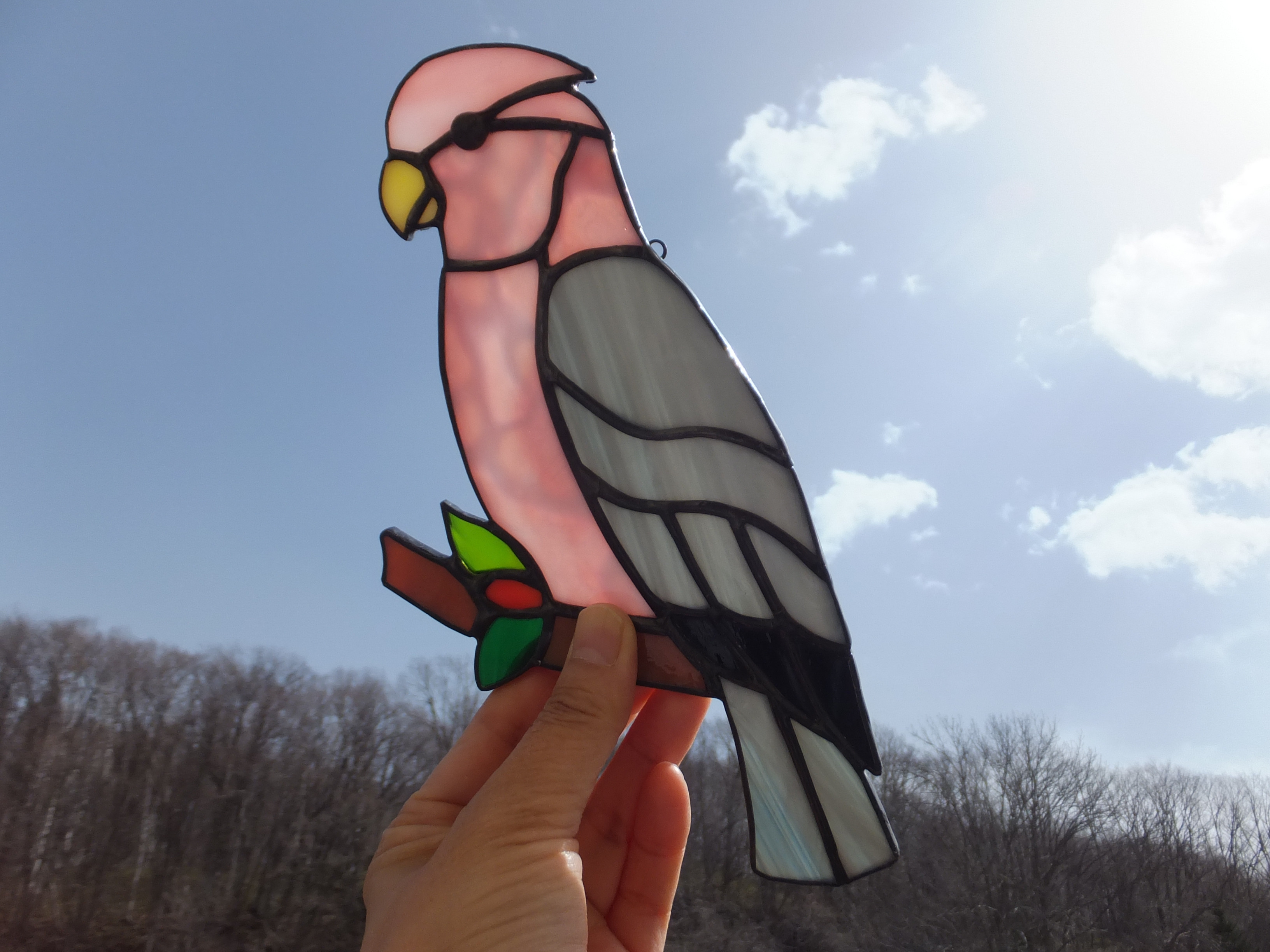 【受注制作】ステンドグラス　モモイロインコ　サンキャッチャー　匿名配送【鳥　小鳥　インコ】