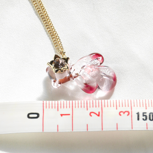 [ガラス細工]小さなガラスの金魚〈あめきんぎょ〉ネックレス＊クリアピンクと王冠　バーナーワーク　透明感　アクセサリー 9枚目の画像