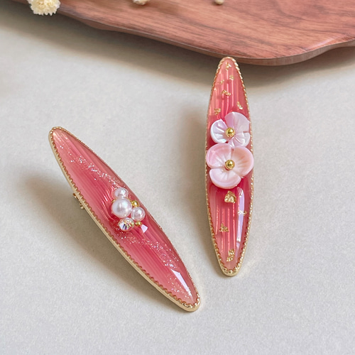新作 注文製作】母の日プチギフトラッピング付きレジンヘアクリップ