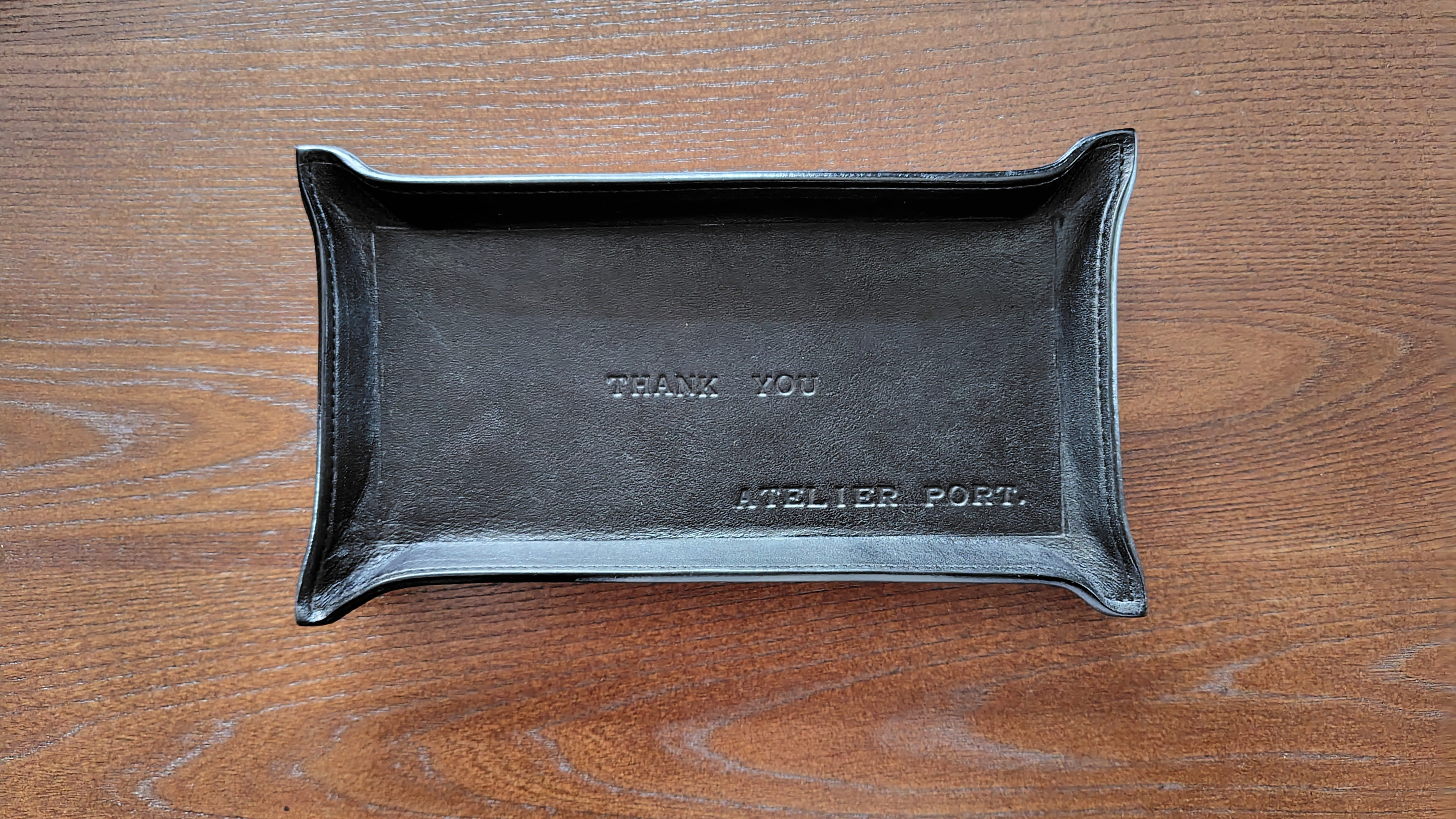 【特別な想いを刻んで贈るギフトに…】メッセージ付きトレイ◆革のトレイ◆本革◆名入れ刻印◆キャッシュトレイ◆送料無料