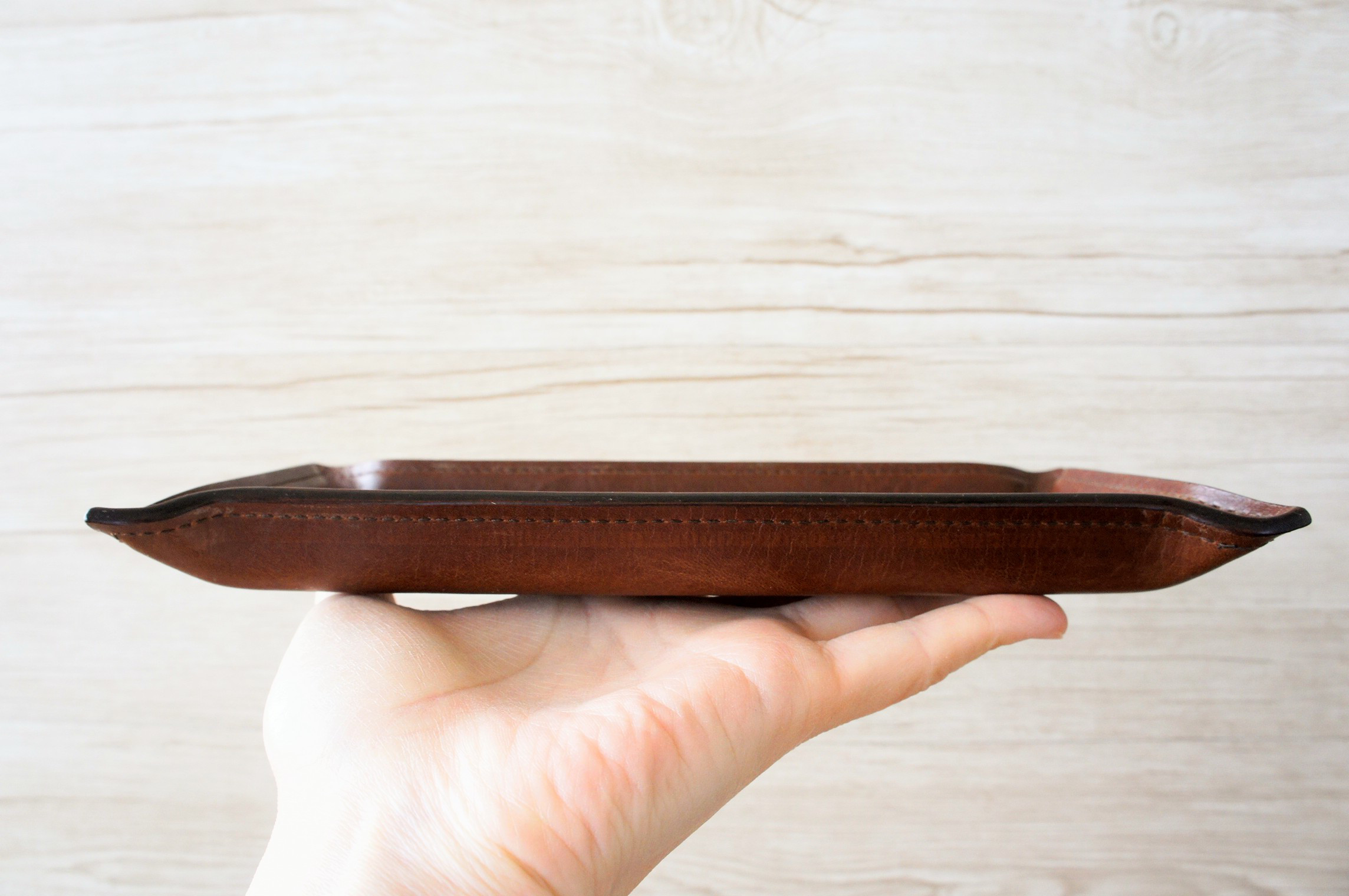 【特別な想いを刻んで贈るギフトに…】メッセージ付きトレイ◆革のトレイ◆本革◆名入れ刻印◆キャッシュトレイ◆送料無料