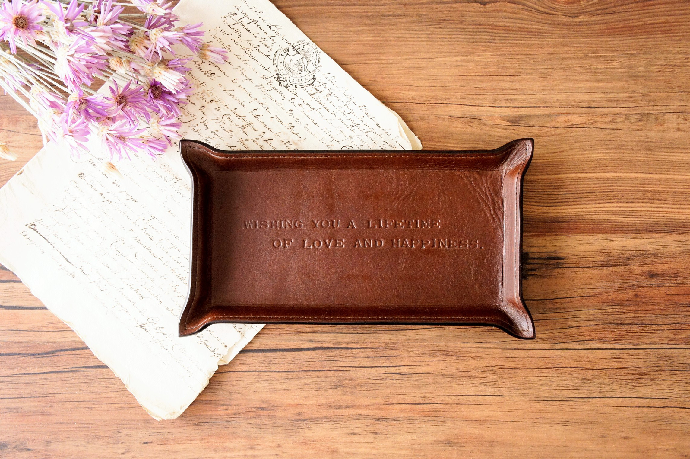 【特別な想いを刻んで贈るギフトに…】メッセージ付きトレイ◆革のトレイ◆本革◆名入れ刻印◆キャッシュトレイ◆送料無料