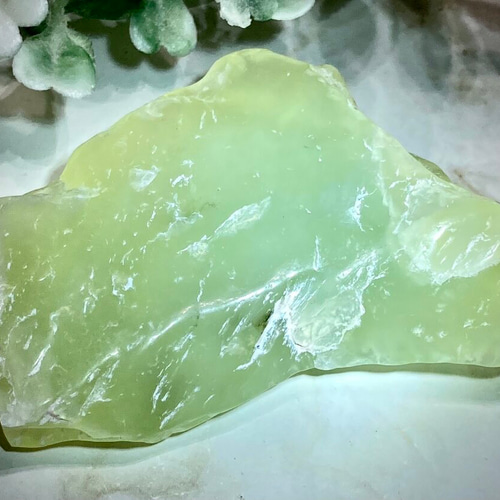 知恵と安らぎ✨ ネフライト 軟玉 翡翠 ラフストーン 原石 天然石 東洋