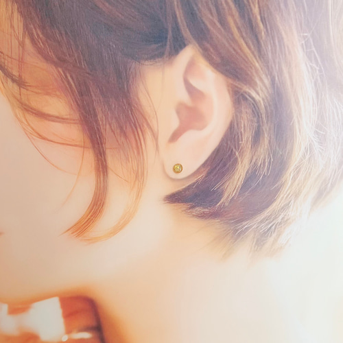 人気No.2☆お仕事にOKな5mm♡送料無料♡カラフルシェル ミニピアス