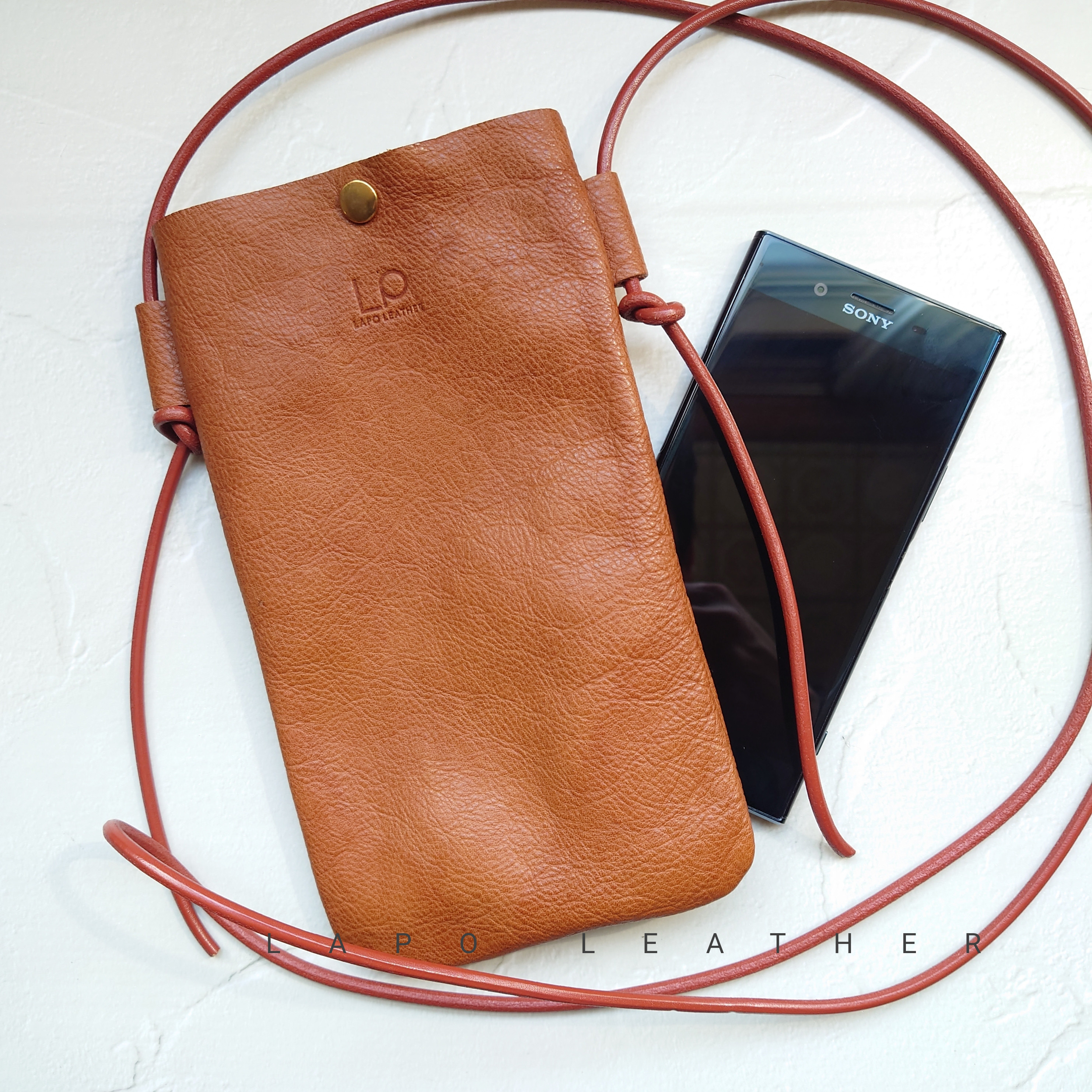 ラフに使えるスマホショルダー　 スマホポーチ/スマホポシェット/本革/アウトドア/フェス/野外イベント/プレゼント