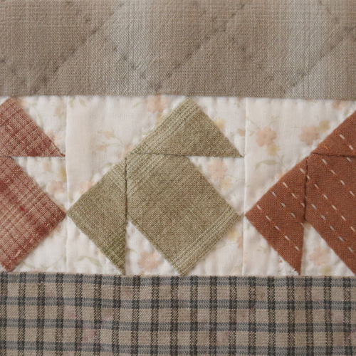 パッチワークのミニトートバッグ（Tのパターン） トートバッグ キルト