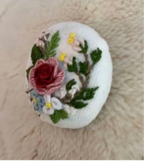 刺繍ブローチor刺繍ヘアゴム　立体薔薇の刺繍　　　　　Flower Garden 2枚目の画像