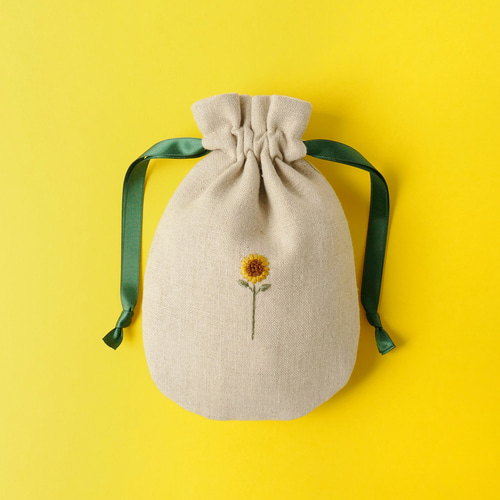 名入れ》ひまわり＊リネンの手刺繍巾着ポーチ(しずく型)＊ 巾着袋