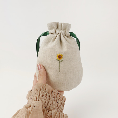 名入れ》ひまわり＊リネンの手刺繍巾着ポーチ(しずく型)＊ 巾着袋