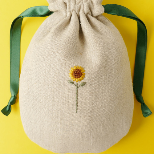 名入れ》ひまわり＊リネンの手刺繍巾着ポーチ(しずく型)＊ 巾着袋