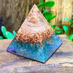ピラミッド型 オルゴナイト アパタイト＆フローライト 2枚目の画像