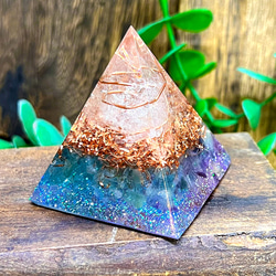 ピラミッド型 オルゴナイト アパタイト＆フローライト 1枚目の画像