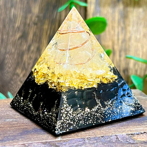 ピラミッド型 オルゴナイト モリオン 黒水晶 金箔入り その他