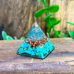 ミニピラミッド型 オルゴナイト ターコイズ 3枚目の画像