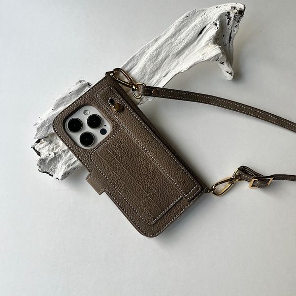 手帳型スマホケース　本革　名入れ可　カード収納　ハンドベルト付き　ショルダー付き　　iphoneケース　レザー 2枚目の画像