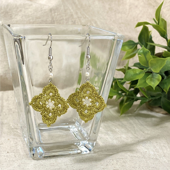 おしゃれピアス グリーン（柳茶） かぎ針編みピアス オヤ糸 軽量 大人