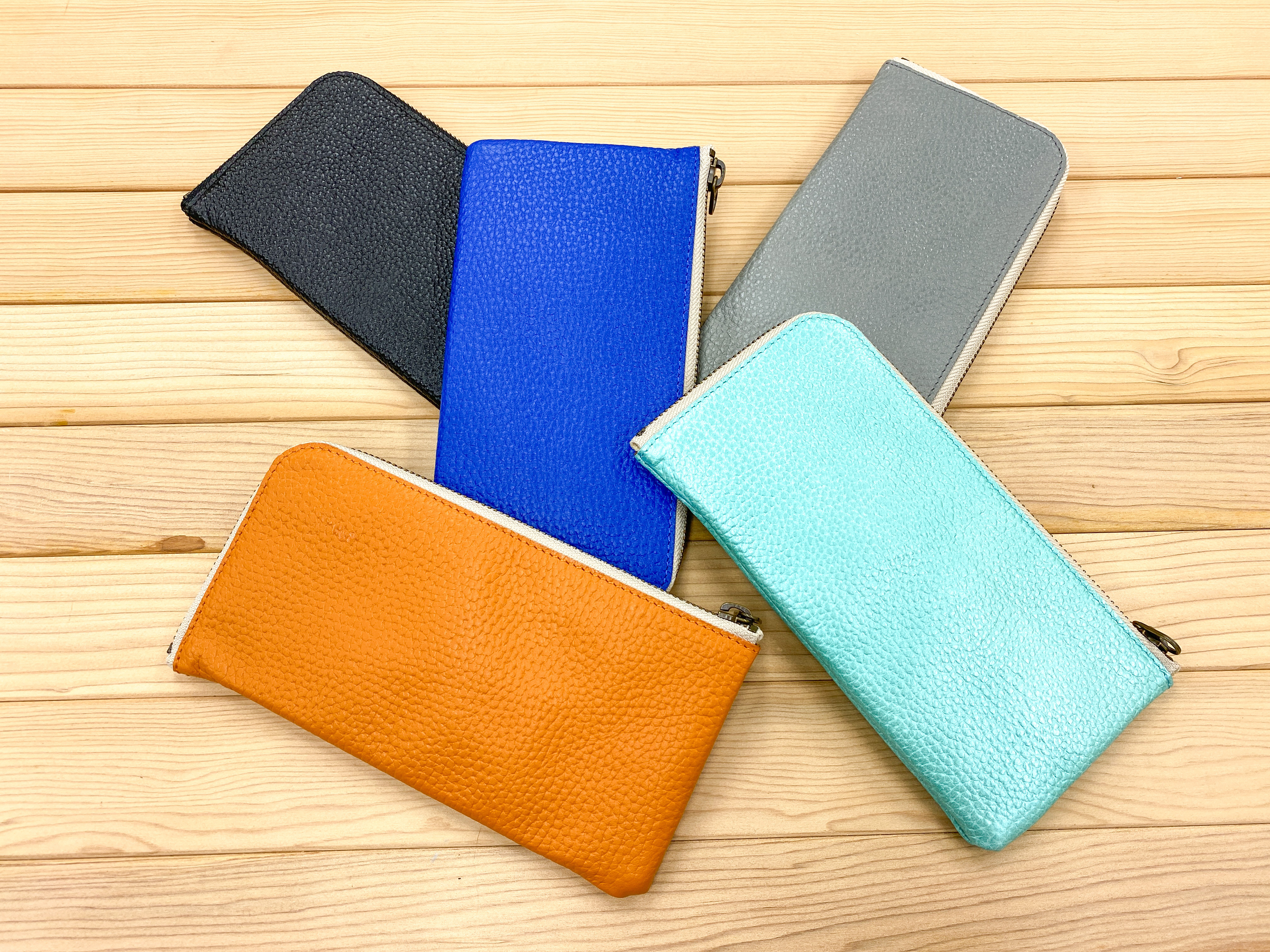 薄くて大容量なL字ファスナーの長財布