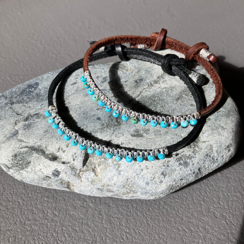 ターコイズ石付きレザーブレスレット　USA 本革 ターコイズ石付きレザーブレスレット USA 本革 ターコイズ石付き