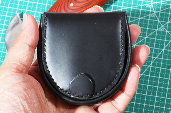 人気NO１最新本革極厚 半円型（馬蹄型）小銭入れコインケース手縫い　紳士ブラック 1枚目の画像