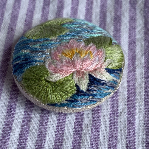 刺繍ブローチ/ヘアゴム 睡蓮 ブローチ funi 通販 15751097｜Creema