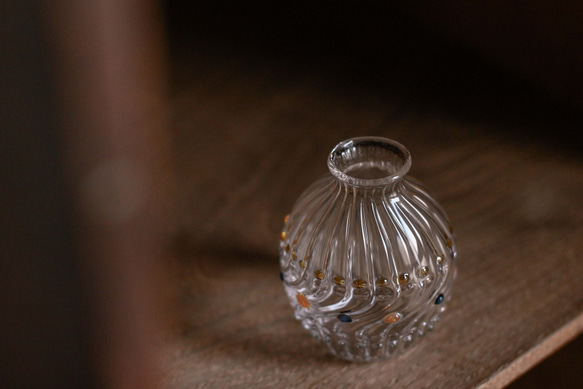 [ Oyster ] ② ガラス一輪挿し　手作りガラス花瓶　ドット柄　花瓶　ハンドメイド小さな花器 ・母の日への贈り物に 2枚目の画像