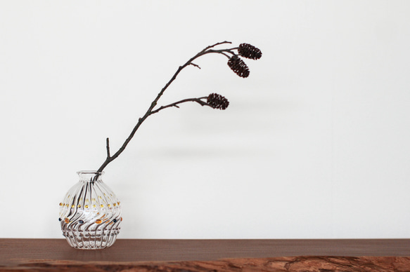 [ Oyster ] ② ガラス一輪挿し　手作りガラス花瓶　ドット柄　花瓶　ハンドメイド小さな花器 ・母の日への贈り物に 1枚目の画像
