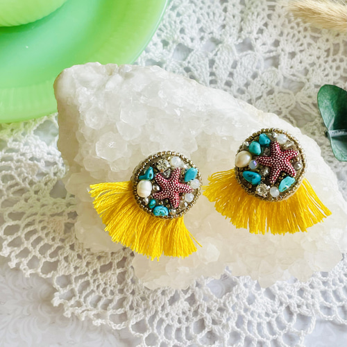 ビーズ刺繍と刺繍糸フリンジのイヤリング・ターコイズ×イエロー 