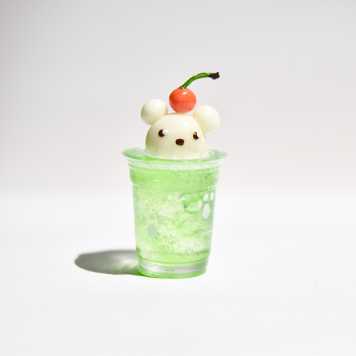 どうぶつたちの隠れ家カフェ＊メロンのくまさんクリームソーダ